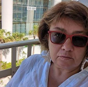 Meet your Posher, Larisa